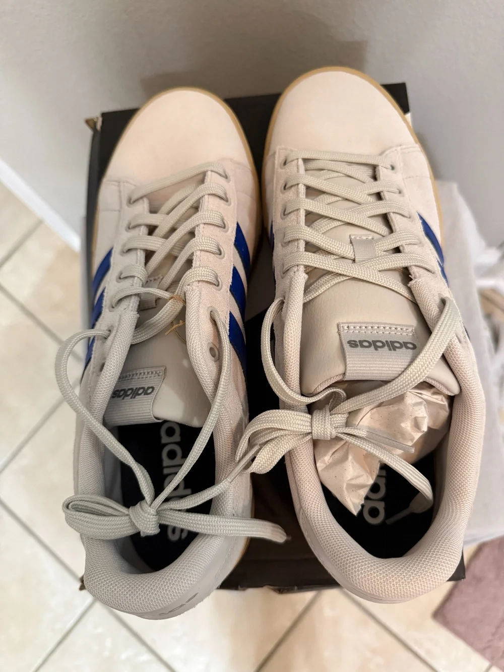 Adidas Daily 4.0 Sneakers Beige w/blue stripes Size 11 Men - Fits size 12 Women